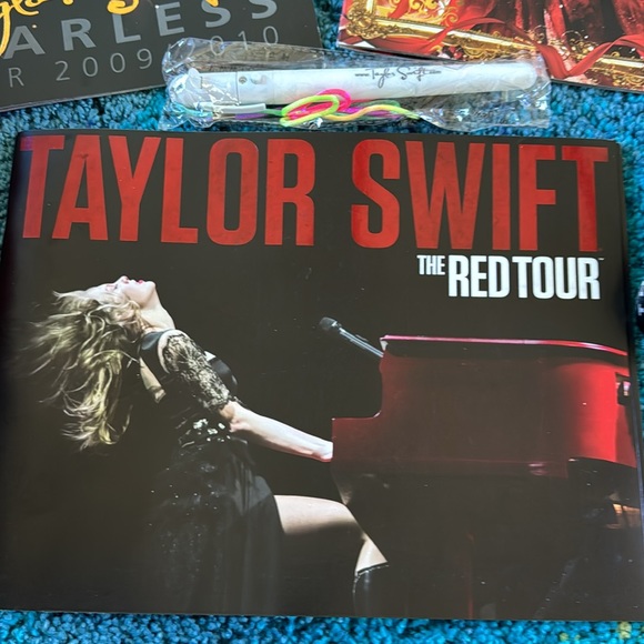 TAYLOR SWIFT Lot Programs Blanket VIP Cards Bracelets Bag Red Fearless Speak Now - Picture 2 of 13